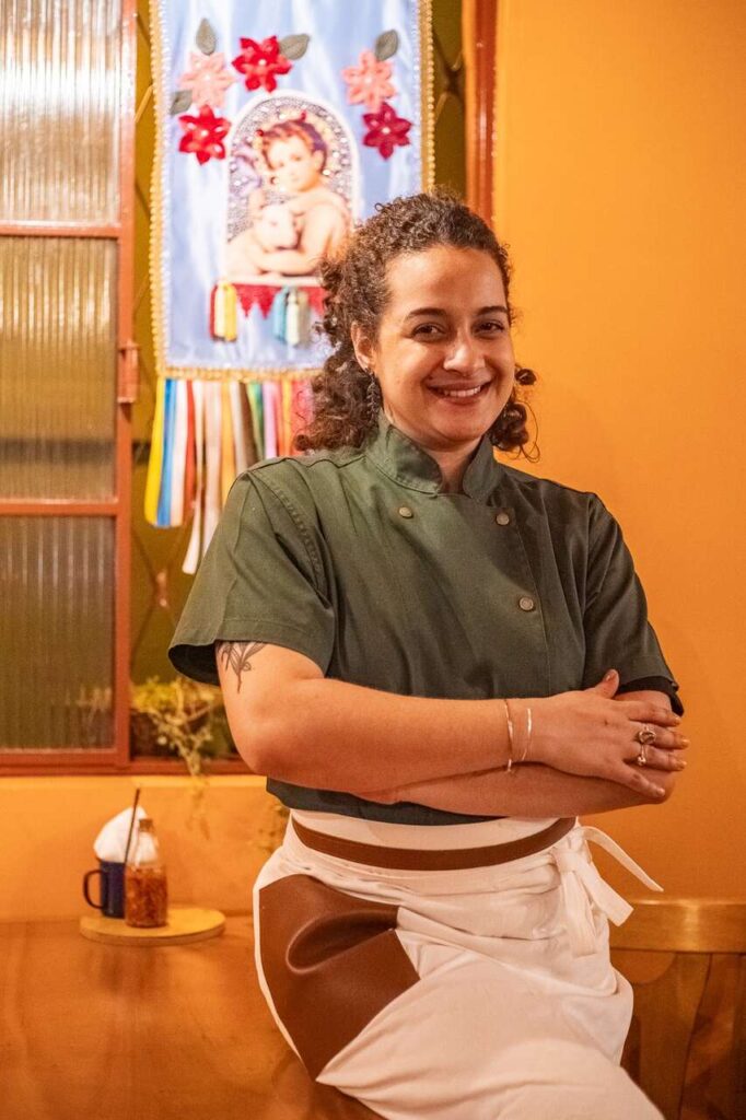 WhatsApp-Image-2025-11-18-at-14.10.37_Easy-Resize.com_-682x1024 Chef mineira celebra suas raízes em negócio de sucesso na gastronomia