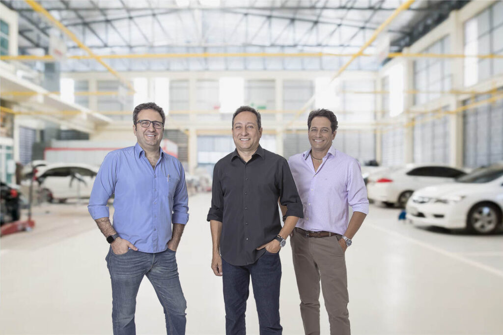 Fabricio-Barroca-Cassio-Ceruli-e-Ricardo-Ceruli.-Divulgacao-E-Forth_Easy-Resize.com_-1024x682 Startup brasileira é lançada em Belo Horizonte com serviço pioneiro no mundo para carros elétricos