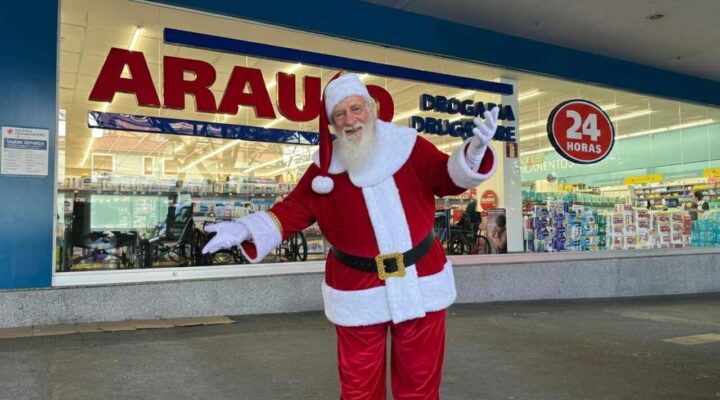 Araujo recebe caravana de Natal da Coca-Cola na Praça da Bandeira