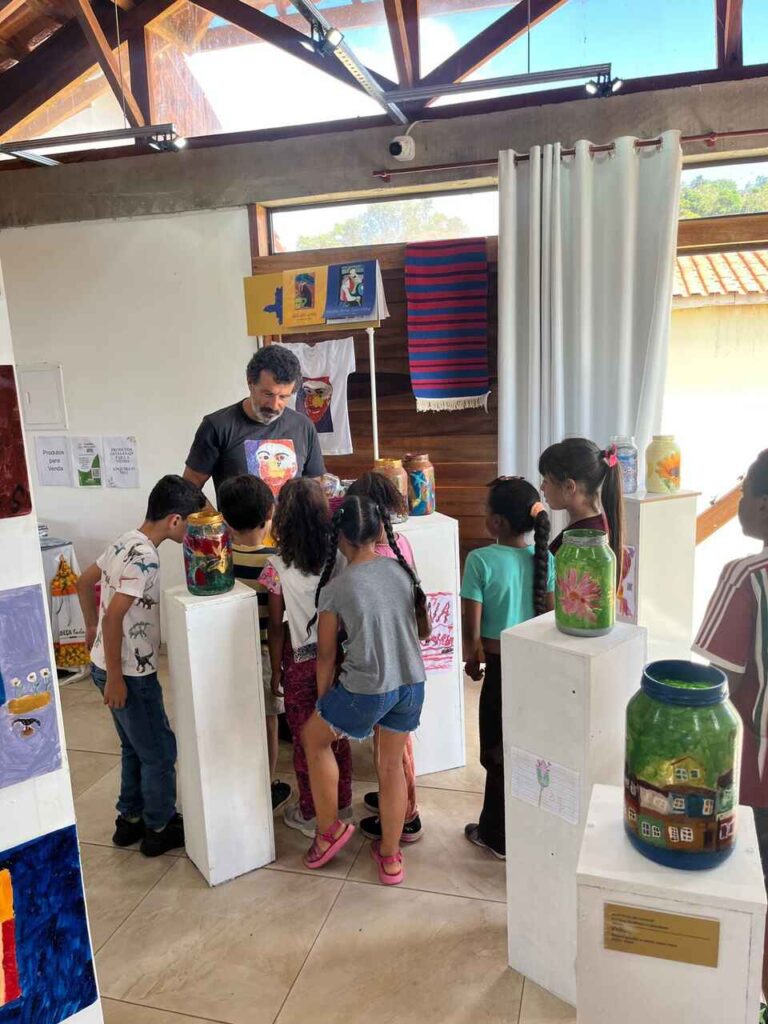 WhatsApp-Image-2025-12-09-at-16.18.54_Easy-Resize.com_-768x1024 I Exposição Arte e Inclusão entra na reta final no CAT de Liberdade e destaca produção de artistas PcDs da Serra da Mantiqueira