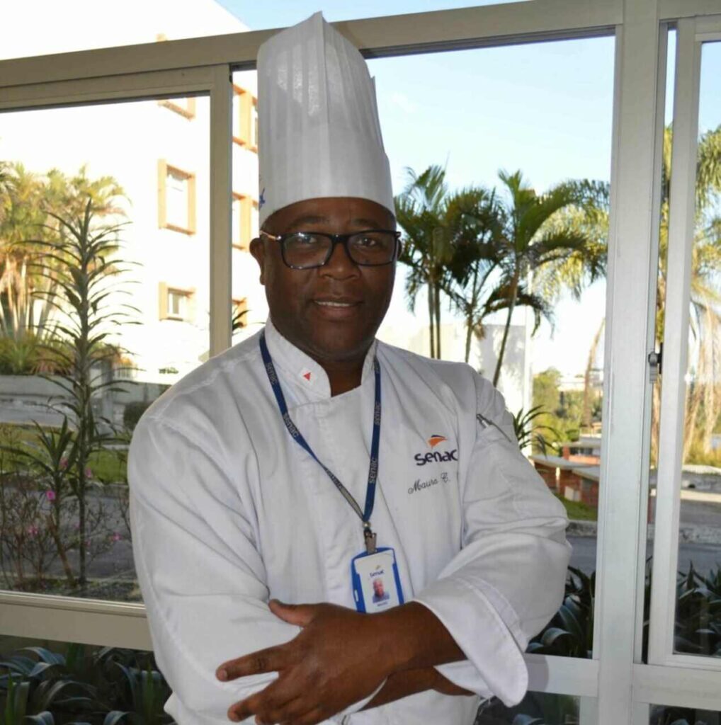 mauro-de-paula-2-1018x1024_Easy-Resize.com_-1018x1024 Doce de leite no porco e jabuticaba na berinjela: Chef Mauro de Paula reinventa sabores mineiros para a ceia de Réveillon