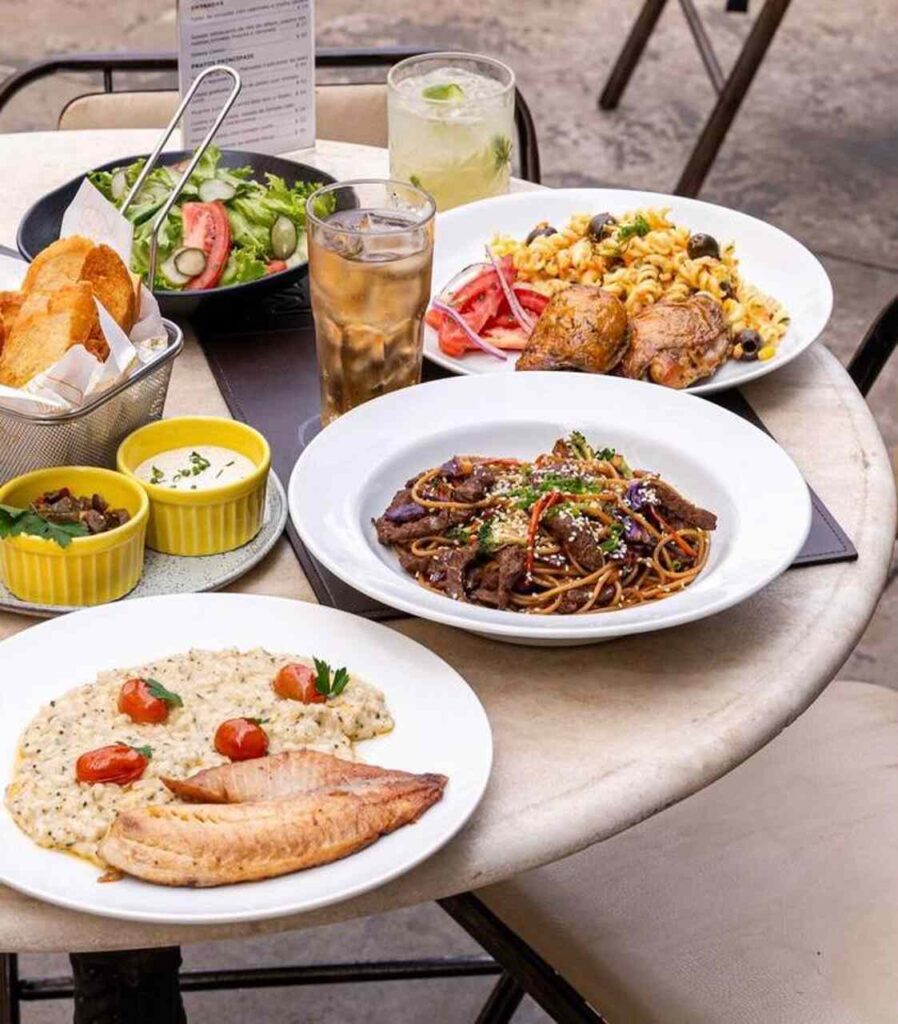 Almoco-Mocca-Coffee-Arquivo_Easy-Resize.com_-898x1024 Férias à mesa: cinco endereços para almoçar sem pressa em Belo Horizonte