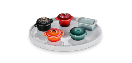 Captura-de-tela-2026-01-20-125347 Le Creuset inova com Coleção Gourmand, Bowl Inox com Tampa de Vidro e Miniatura Collection