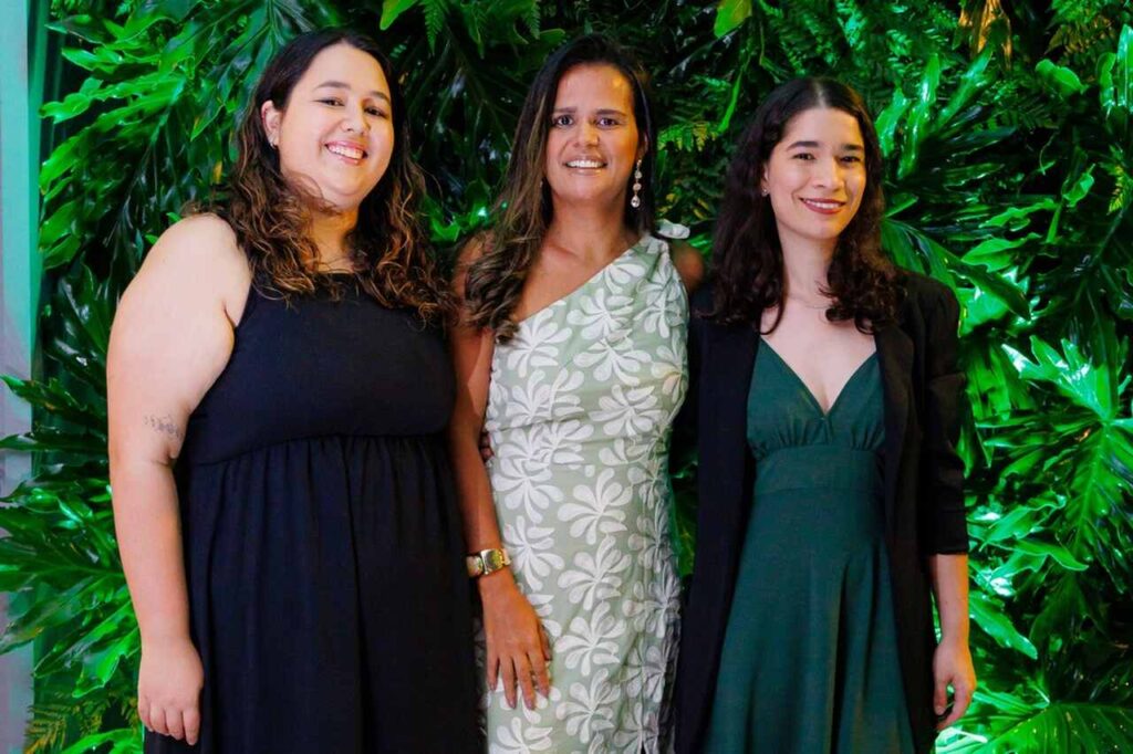 Julia-Fernanda-da-Silva-Marcela-Oliveira-e-Fernanda-Figueiredo-da-gerencia-do-Ibis-BH-Savassi-foto-Livia-Bastos-_Easy-Resize.com_-1024x682 Maendú – Sabores do Brasil é inaugurado em BH com proposta gastronômica brasileira