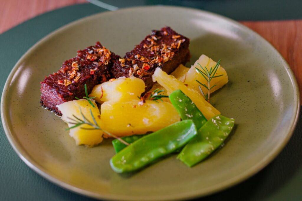 Raizes-na-Brasa-foto-Livia-Bastos_Easy-Resize.com_-1024x682 Ibis Savassi exalta a culinária regional com o novo restaurante Maendú – Sabores do Brasil na Savassi, em BH