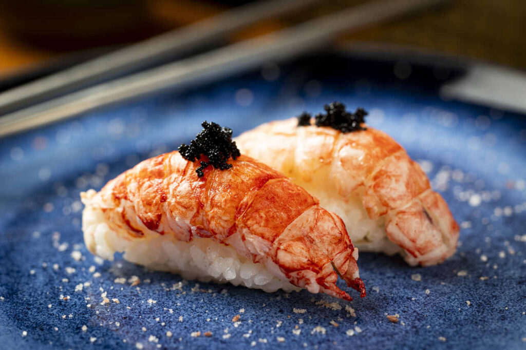 Niguiri-de-lagostim-com-ovas-de-tobiko-black-e-azeite-trufado_Easy-Resize.com_-1024x682 Kanpai transforma o rodízio japonês em experiência de alto padrão em Belo Horizonte