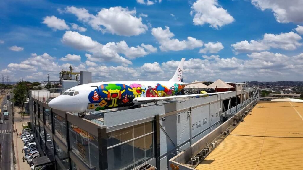 Feira do Mineirinho, apelidada de Feira do Avião, celebra dois anos em Contagem