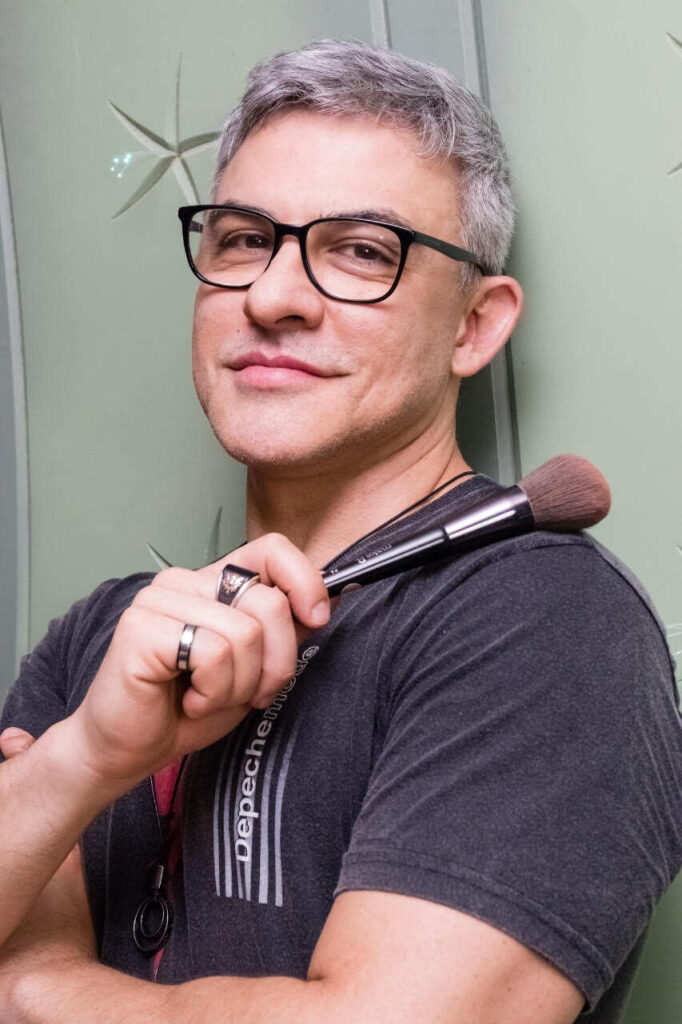 ft-3-Sadi_Easy-Resize.com_-682x1024 MAKE DE CARNAVAL: dicas para fazer a maquiagem resistir durante a folia 