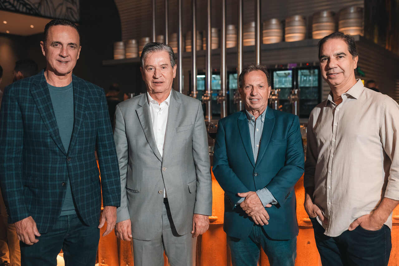 Adalcir-Lopes-vice-presidente-do-Setcemg-Rubens-Lessa-presidente-da-Fetram-Antonio-Luis-da-Silva-Junior-presidente-Setcemg-e-Sergio-Luis-Pedrosa-diretor-da-Fetcemg.jpg_Easy-Resize.com_ Notícias