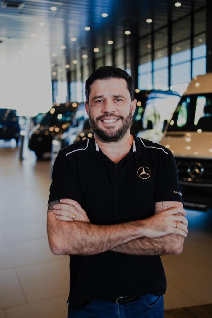 Bruno-Dornelas-e-gerente-comercial-Minasmaquinas-_Easy-Resize.com_-682x1024 Grupo Minasmáquinas inaugura unidade no Vale do Aço e amplia participação no mercado mineiro