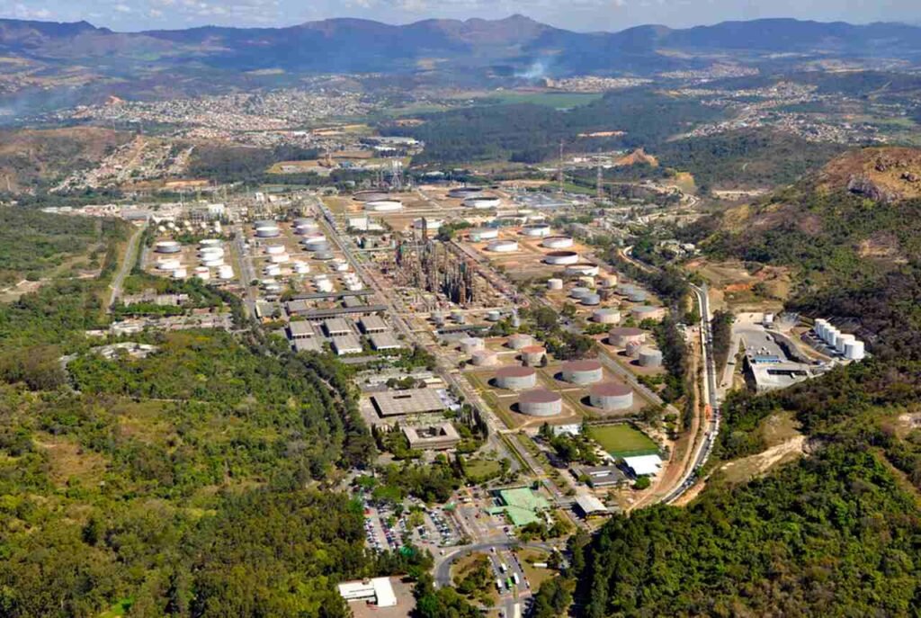 Em visita de Lula, Petrobras anuncia retomada de investimentos em Minas Gerais