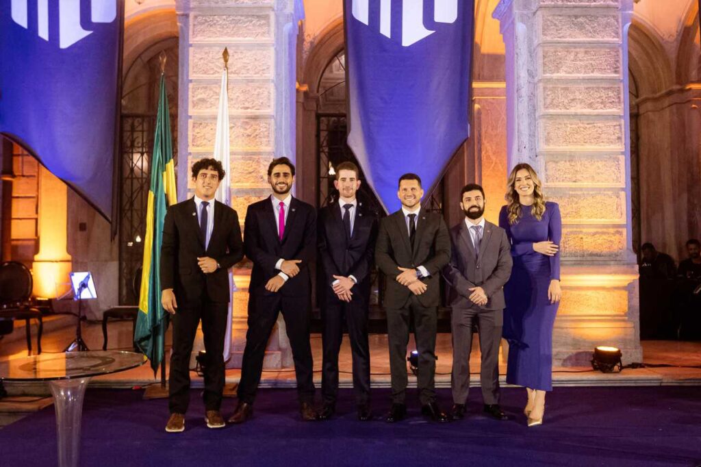 Diretoria-empossada_Easy-Resize.com_-1024x682 Nova diretoria do IFL BH toma posse em cerimônia no Palácio da Liberdade