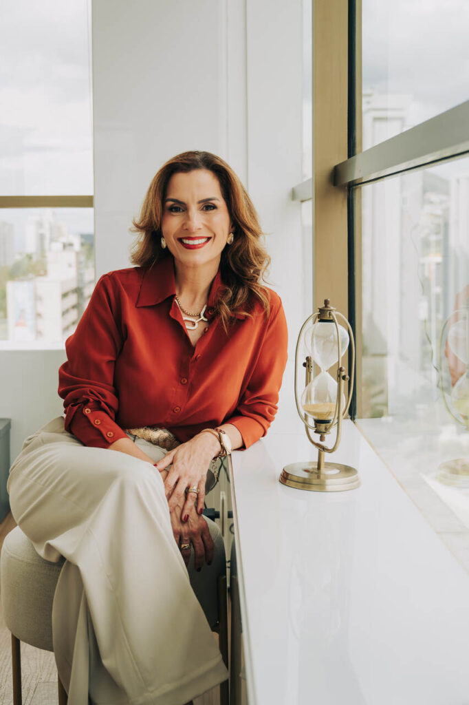 FOTO-MEDICA-MONICA-CAMPANHA-CREDITO-PAULO-CAMPOS_Easy-Resize.com_-682x1024 Geriatra lança livro que estimula idosos a manterem projeto de longevidade