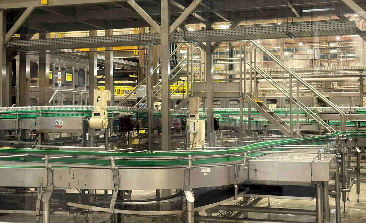 Linha-de-producao-Monster-em-Itabirito_foto-Divulgacao_Easy-Resize.com_ Notícias