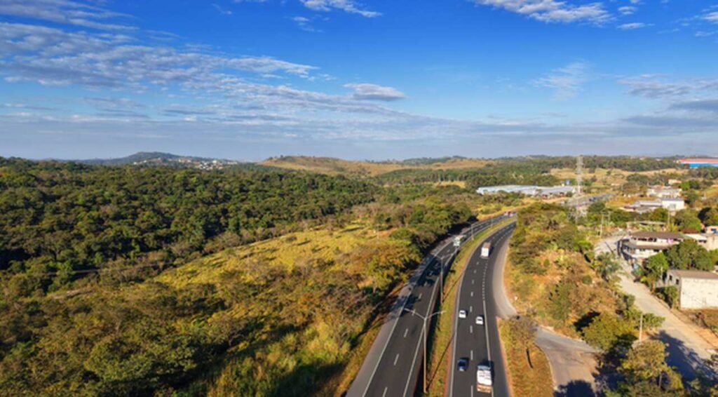 BR-040, entre Minas Gerais e Goiás, celebra 1 ano de mudanças que transformam a experiência de quem trafega a cada quilômetro