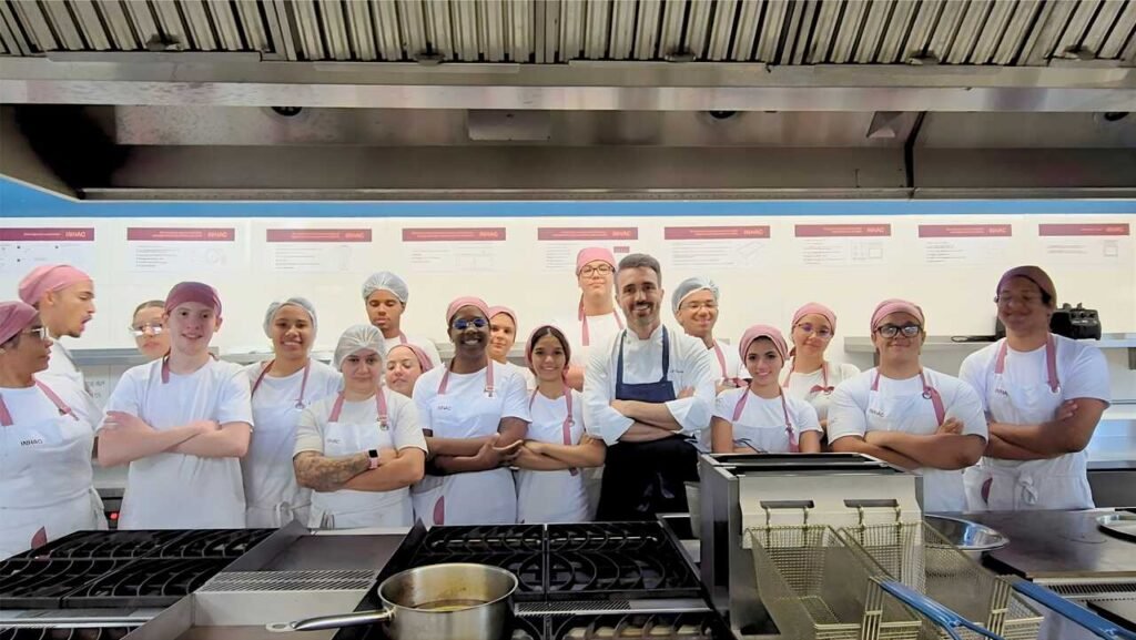 INHAC forma 73 novos cozinheiros e transforma trajetórias por meio da gastronomia