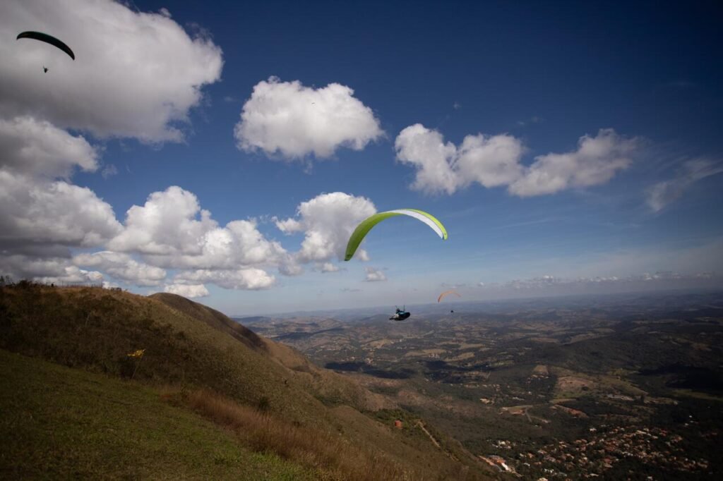 Campeonato de Parapente movimenta Serra da Moeda
