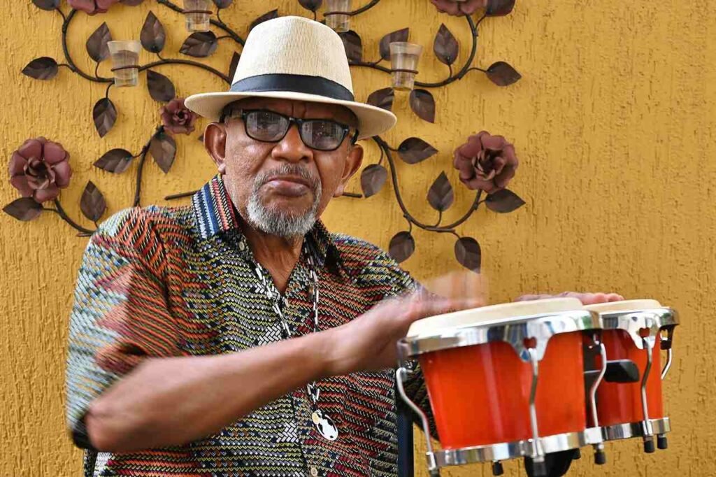 Ronaldo Coisa Nossa lança o álbum “A Escalada de Nêgo” com show no Bar Opção
