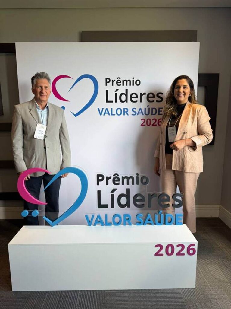 Vice-presidente-do-Hospital-Evangelico-de-Belo-Horizonte-Erasmo-Borja-Sobrinho-e-a-diretora-corporativa-do-Hospital-Evangelico-de-BH-Suely-Cristina-de-Souza.-Divulgacao-HE_Easy-Resize.com-1-767x1024 Hospital Evangélico de Belo Horizonte recebe prêmio nacional