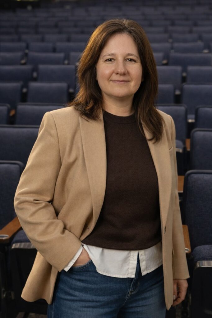 WhatsApp-Image-2026-04-15-at-11.47.02-1-682x1024 Documentário e cartilha mostram como identificar sinais que antecedem o abuso infantil, exploração e aliciamento de crianças e adolescentes