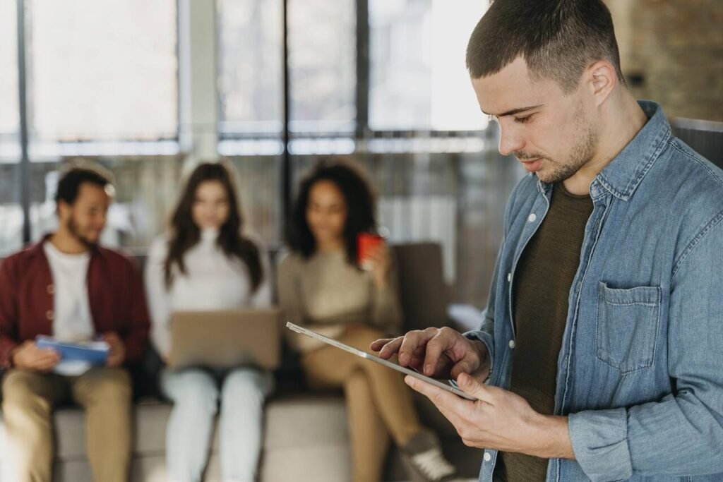 Tecnologia passa a monitorar filas em UPAs, rotina escolar e coleta de lixo em cidades mineiras
