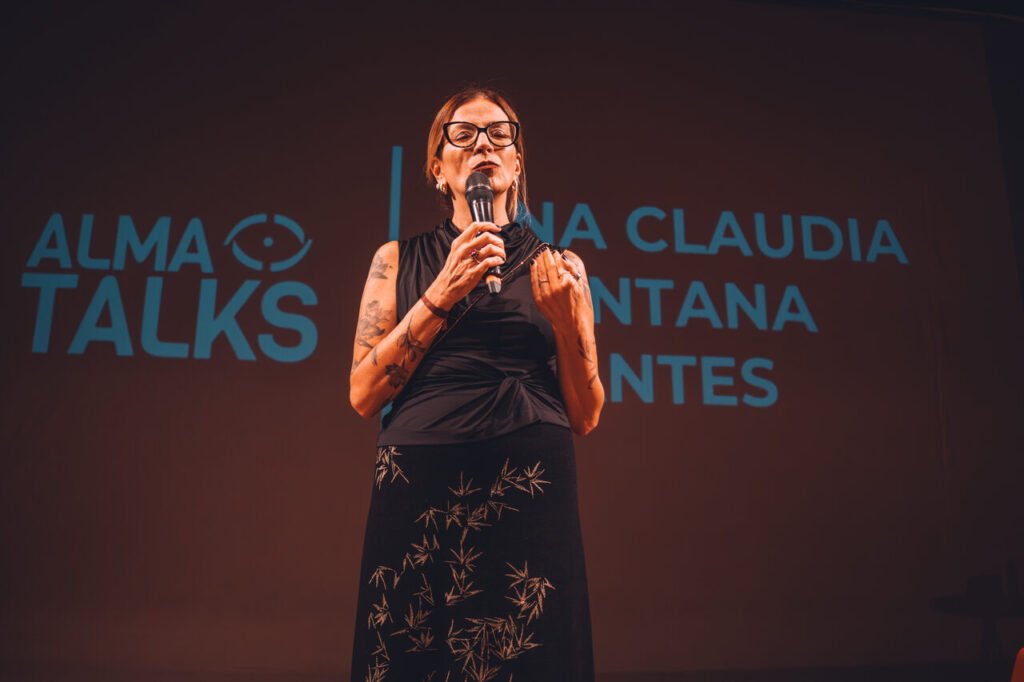 Ana Claudia Quintana Arantes leva reflexão sobre propósito e finitude a Belo Horizonte em evento do Alma Talks