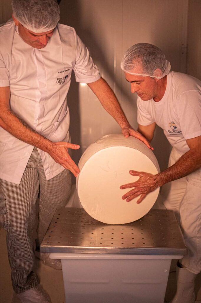 rota-queijo-682x1024 Rota do Queijo De Minas: nova série documental estreia na plataforma VEJA+ - Grupo Abril