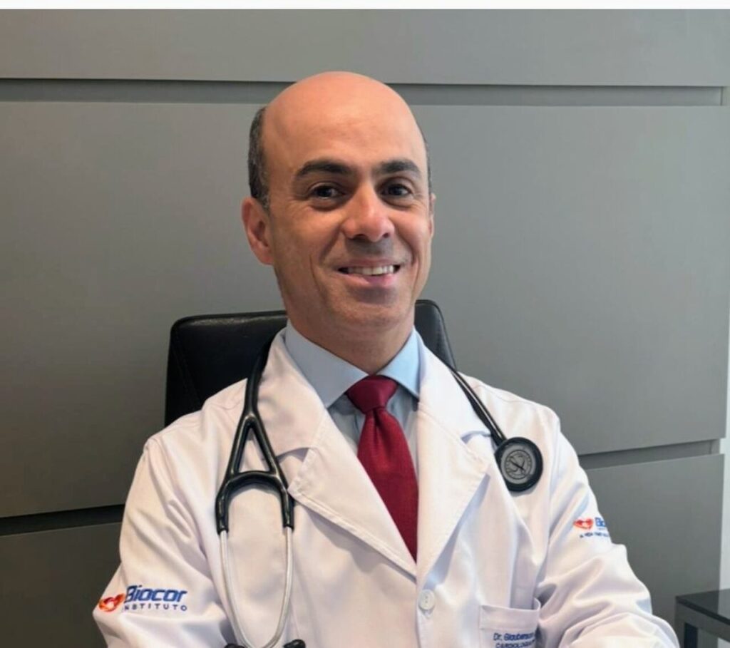 Foto-Dr.-Glauberson-01_Easy-Resize.com_-1024x909 Artigo - Entre a inteligência artificial e o paciente, ainda há o médico