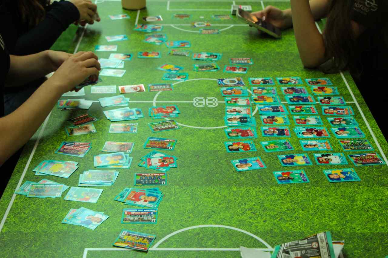 Troca-de-figurinhas-da-Copa-Foto-divulgacao-Patio-Savassi_Easy-Resize.com_ Notícias