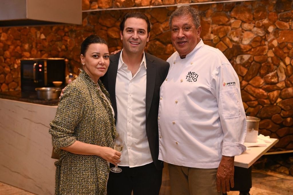 Duda-Porto-Humberto-Mattos-e-Ivo-Faria Somattos celebra 50 anos com jantar assinado por Ivo Faria e lançamento de livro