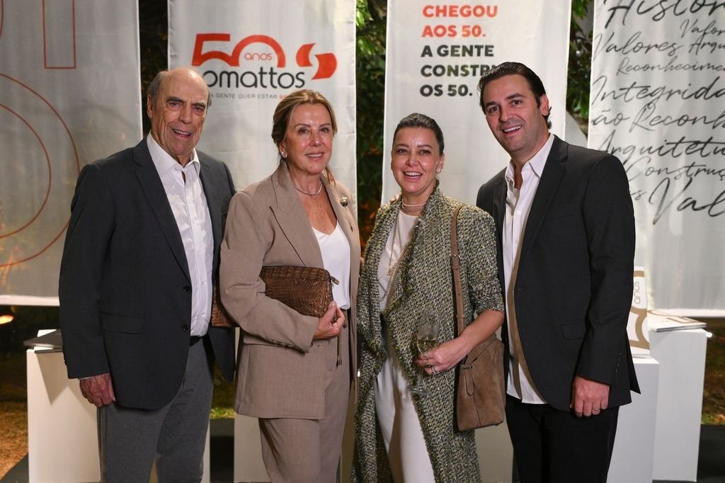 Familia-Matos-Francisco-e-Renata-Mattos-Duda-Porto-e-Humberto-Mattos Somattos celebra 50 anos com jantar assinado por Ivo Faria e lançamento de livro