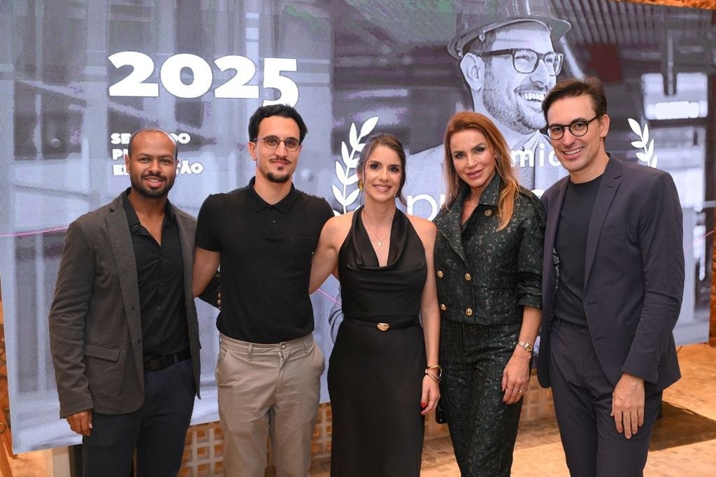 Peterson-Moreira-Luis-Figueiredo-Carolina-Lara-Angela-Dariva-e-Gui-Torres- Somattos celebra 50 anos com jantar assinado por Ivo Faria e lançamento de livro