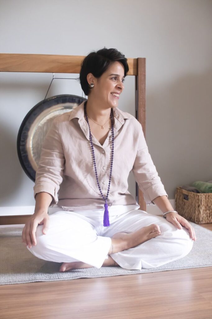 Studio-Pausa_Foto-Lu-Villani-11_Easy-Resize.com_-682x1024 Studio Pausa oferece aula gratuita de Yoga e terapia sonora exclusiva para mulheres na Savassi