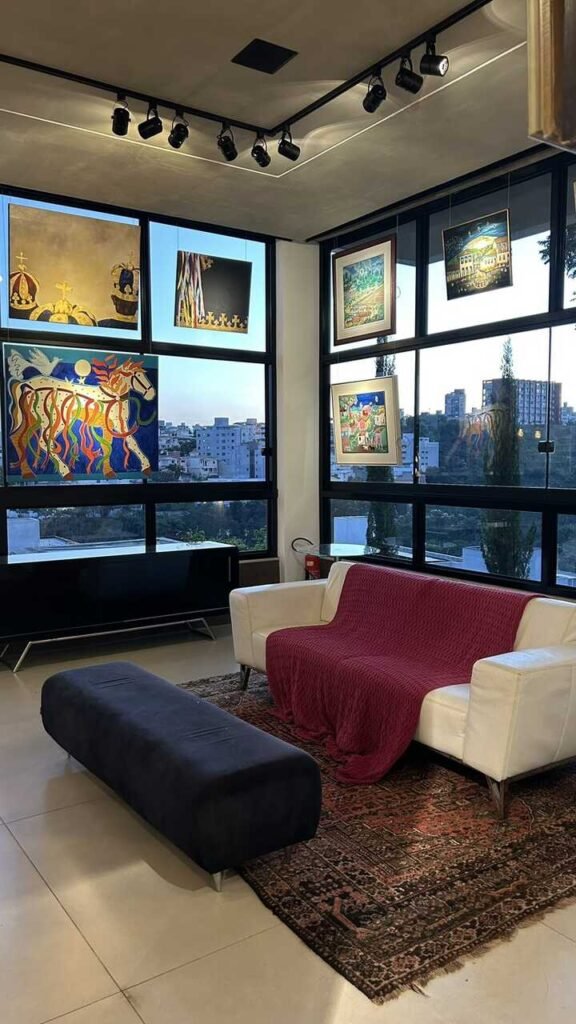 Confraria VIVA celebra 1 ano com edição especial na J&J Art Gallery, encontro que une vinho, arte e excelente gastronomia