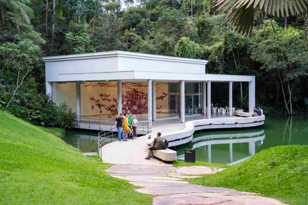 Inhotim_Domingo-gratuito_Brendon-Campos-8_Easy-Resize.com_-1024x682 Inhotim tem mais dias de visitação em julho e apresenta nova rota no app dedicada a artistas brasileiros