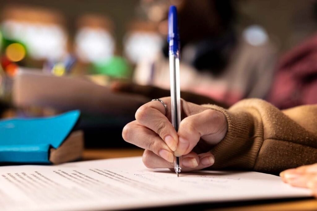 Redação do Enem: dá para saber o que pode cair? Especialistarevela como identificar temas com potencial de cobrança
