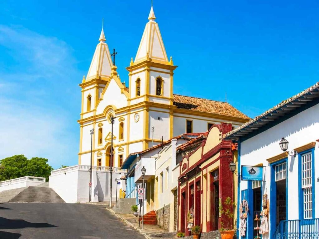 Festival de Inverno chega a Santa Luzia com 40 pratos, vinhos e shows na Rua Direita