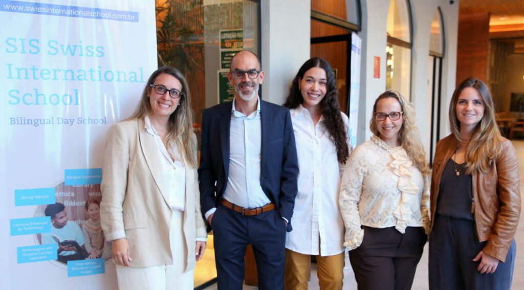Julia-Trani-Andrea-Furgler-Giulia-Schneider-Gisele-Andrade-e-Priscila-Albuquerque_Easy-Resize.com_-1024x567 Educação internacional em BH: SIS Swiss International School reúne famílias em evento no Belvedere