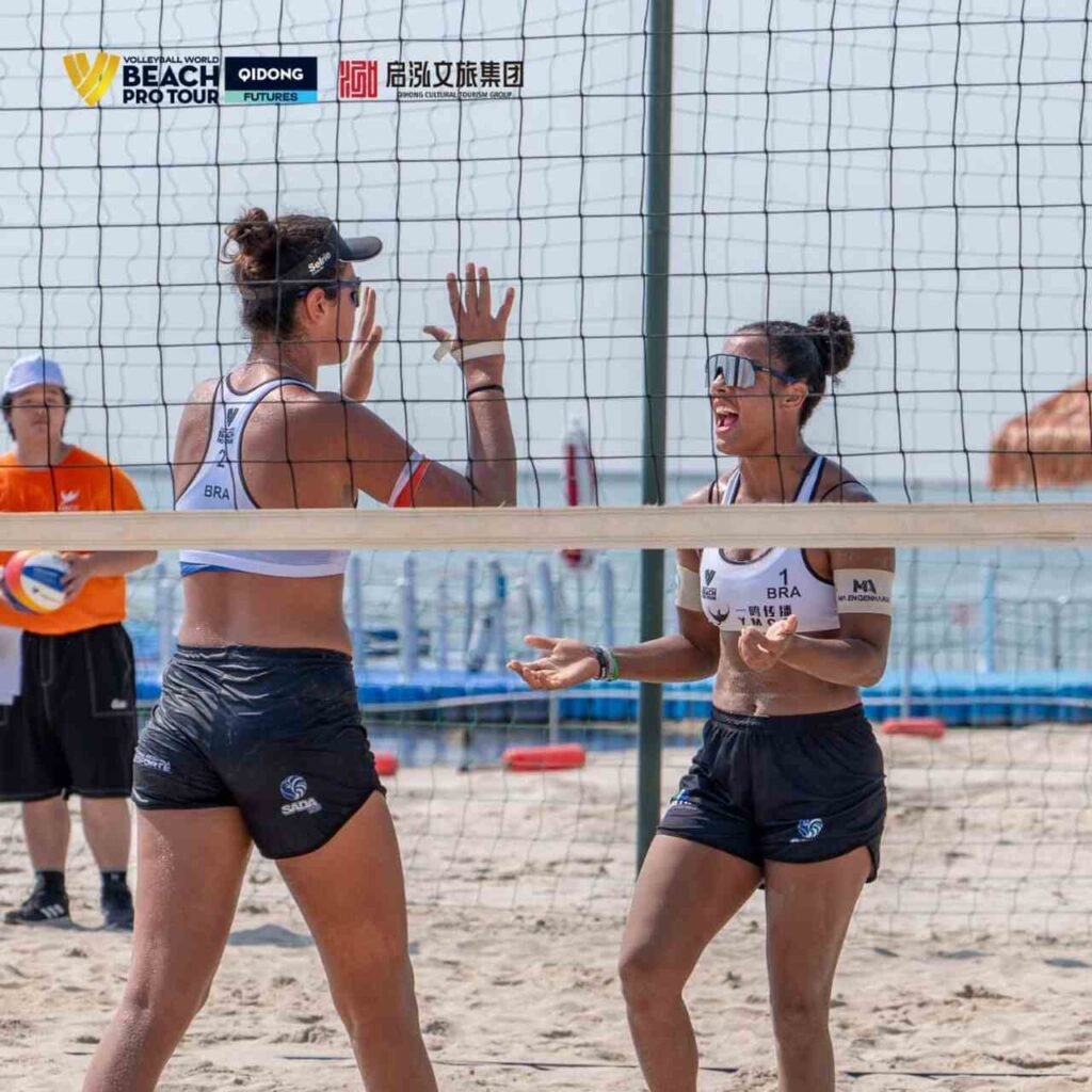 Atletas de projeto social de Betim disputam Circuito Mundial de Vôlei de Praia na China