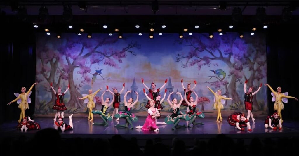 escarlates_Easy-Resize.com_-1024x534 Ballet de Belo Horizonte conquista título de Melhor Grupo no maior festival de dança do mundo