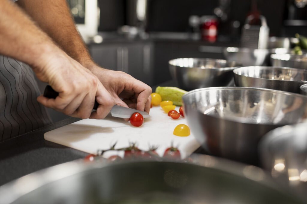 UniBH recebe curso gratuito de gastronomia que já aumentou renda de alunos em 88%