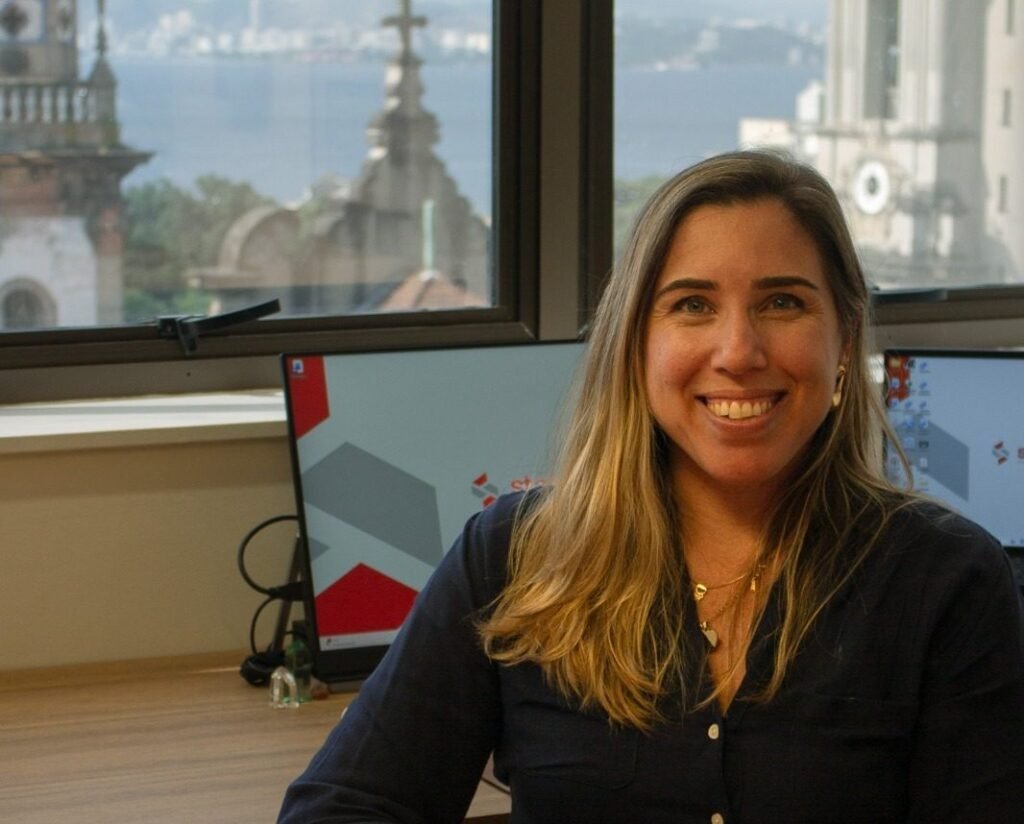 Advogada-Ana-Carolina-Borges-Foto-Marina-Stamato-1024x824 Artigo - Cooperativa de crédito: quando o trabalhador pode ter direitos de financiário?