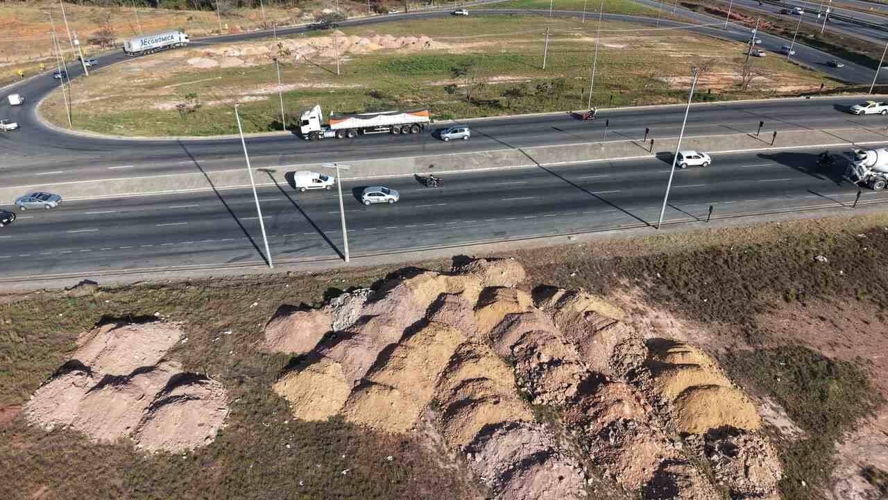 Via Cristais já retirou mais de 200 toneladas de resíduos descartados na BR-040 em 2026 
