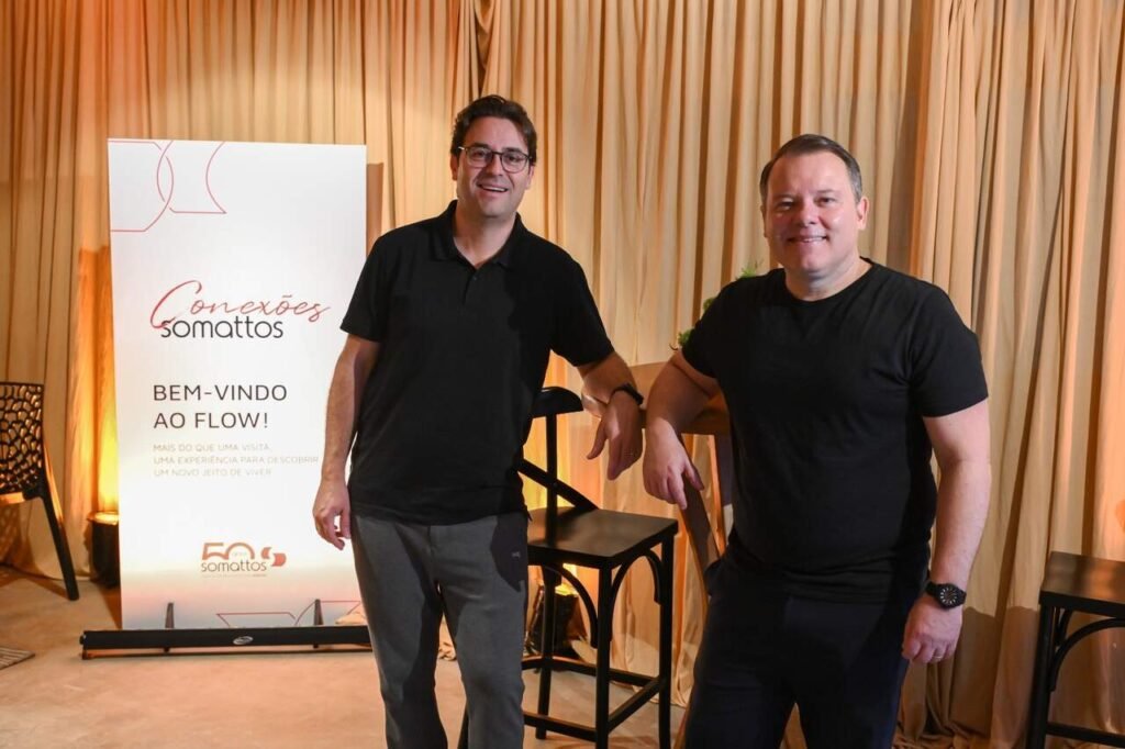 Humberto-Mattos-e-Aurelio-Rezende_Easy-Resize.com_-1024x682 Somattos reúne futuros moradores do Flow para última visita às obras antes da entrega das chaves