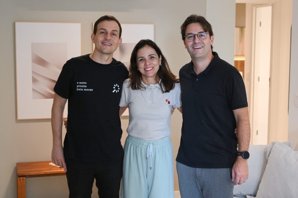 Marcos-Nuernberg-Bruna-Pereira-e-Humberto-Mattos_Easy-Resize.com_-1024x682 Somattos reúne futuros moradores do Flow para última visita às obras antes da entrega das chaves