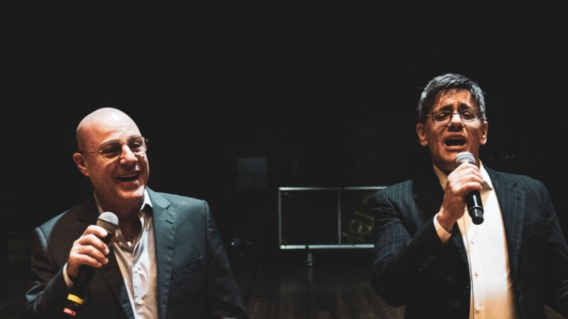 Duo Serenata canta Andrea Bocelli em espetáculo gratuito no Cine Theatro Brasil