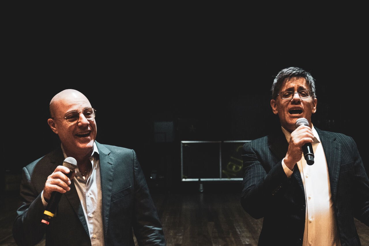 Duo Serenata canta Andrea Bocelli em espetáculo gratuito no Cine Theatro Brasil