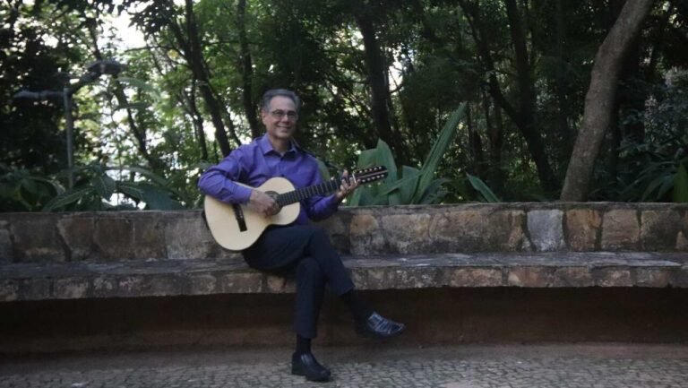 Aos 65 anos, Décio Gomes transforma mais de quatro décadas de canções em espetáculo em BH