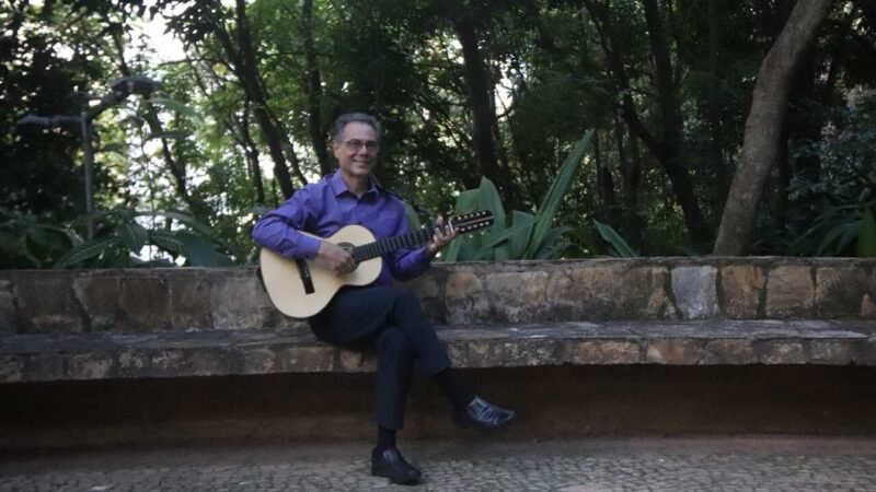 Aos 65 anos, Décio Gomes transforma mais de quatro décadas de canções em espetáculo em BH