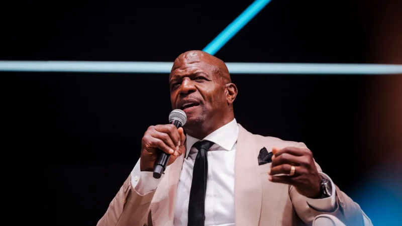 No Hotmart FIRE 2026, Terry Crews defende inteligência emocional e gestão de reputação como maiores ativos de negócios